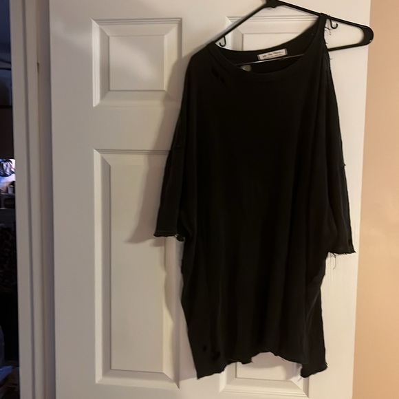 Free People oversized cold shoulder tee - Picture 6 of 6